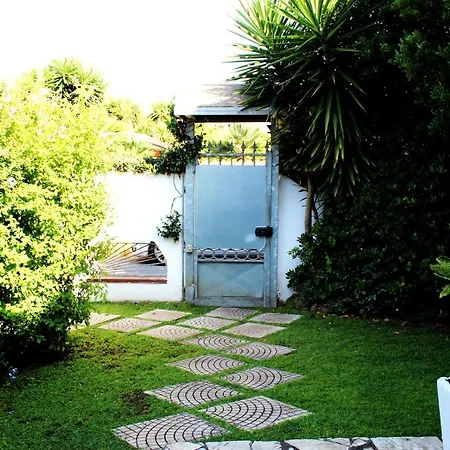 Sandro Апартаменты Фьюмичино