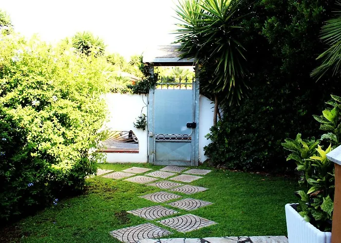 Sandro شقة فيوميتشينو